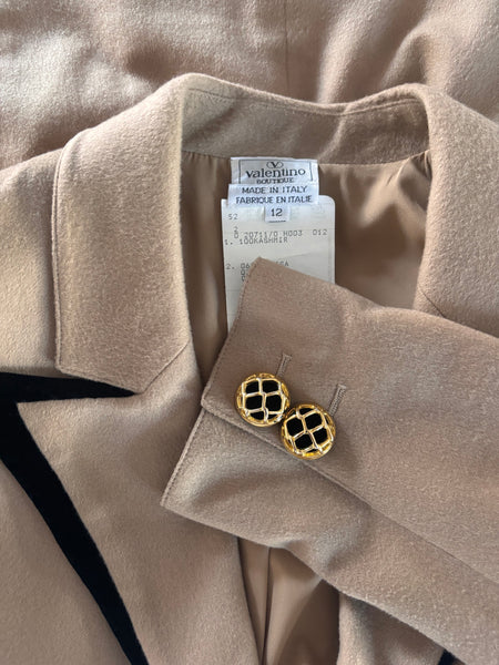 Veste Cachemire et bijoux