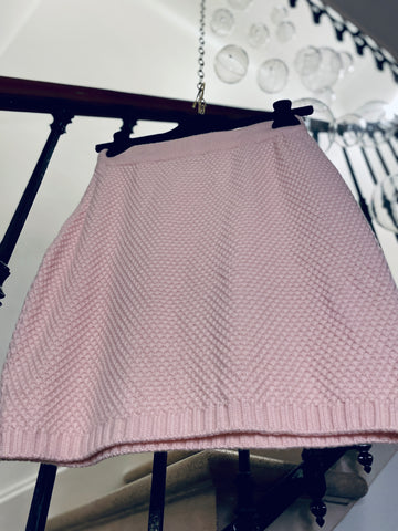 Short powder pink wool skirt