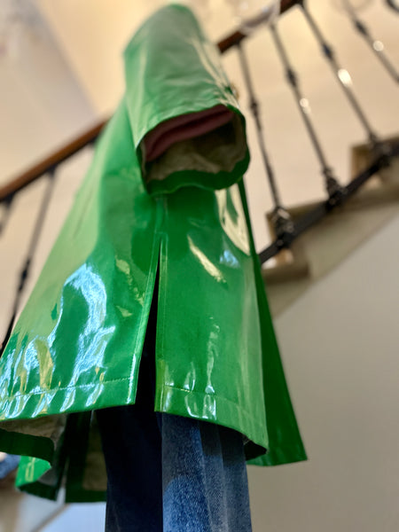 Flashy green raincoat / raincoat