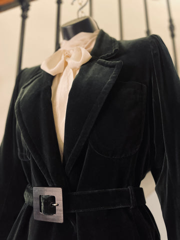 Veste ceinturée en velours vert