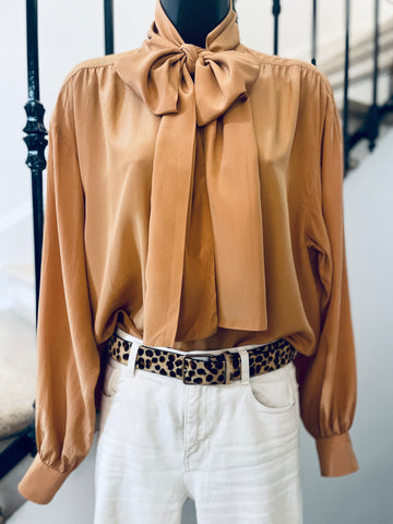 Blouse en soie camel