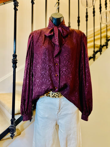 Blouse en soie façonnée bordeaux