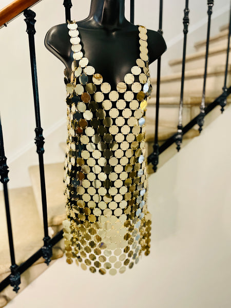 Mini robe à facettes dorées