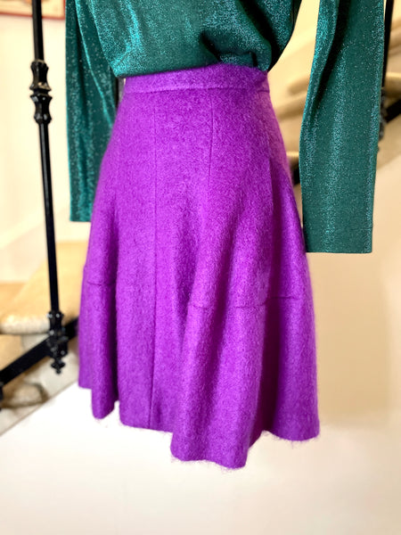 Short wool skirt